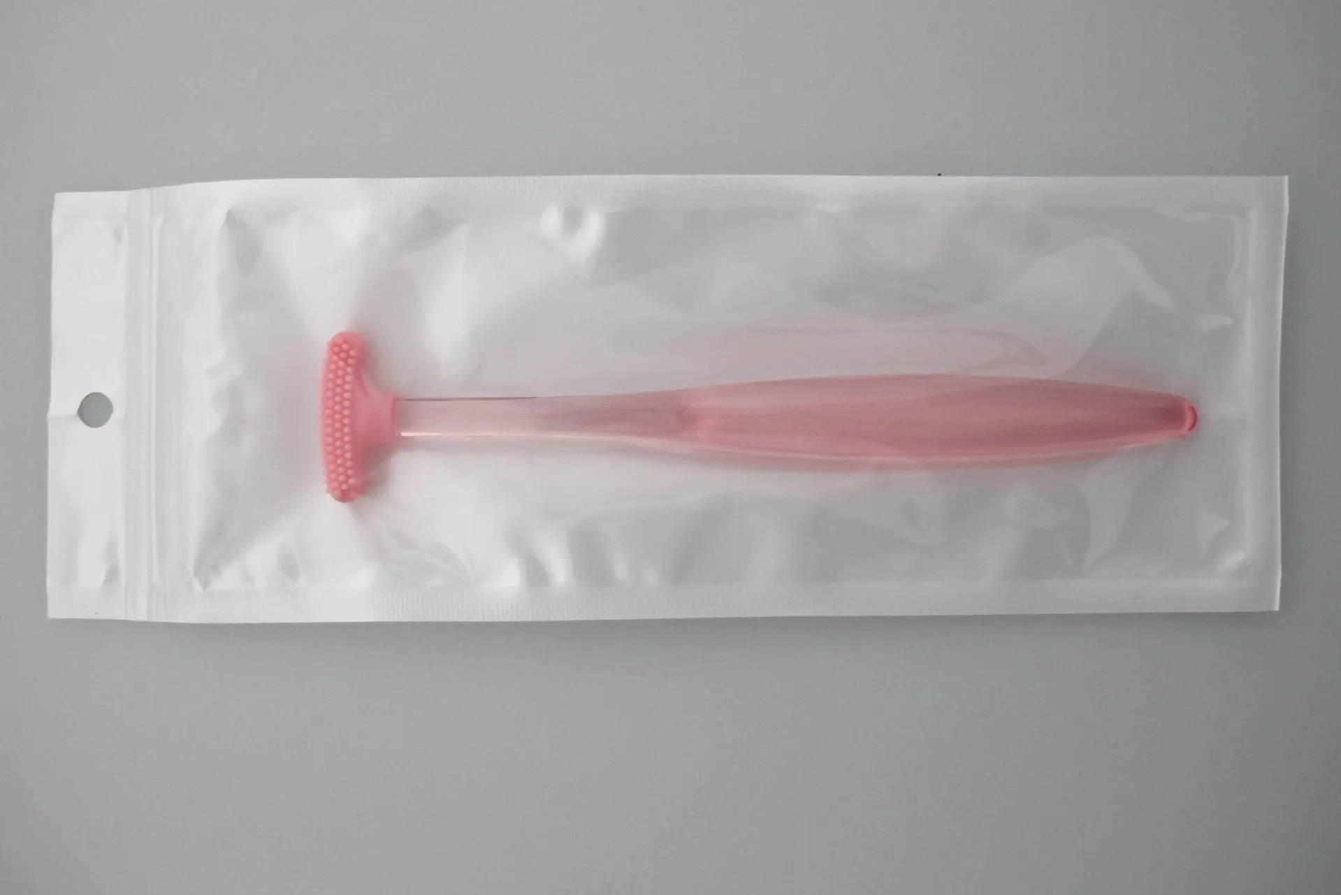 Bag tongue scraper and tongue cleaner
