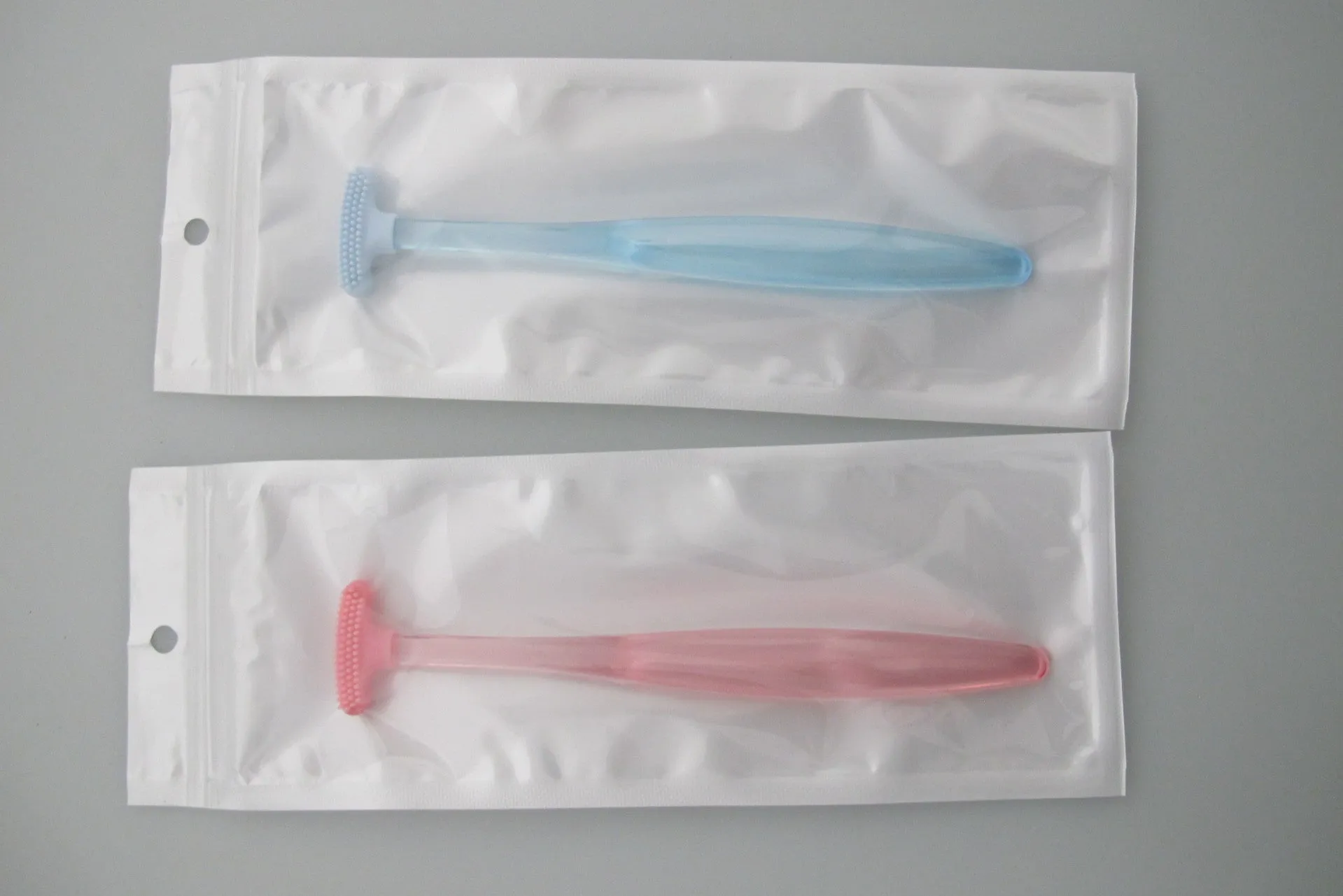 Bag tongue scraper and tongue cleaner